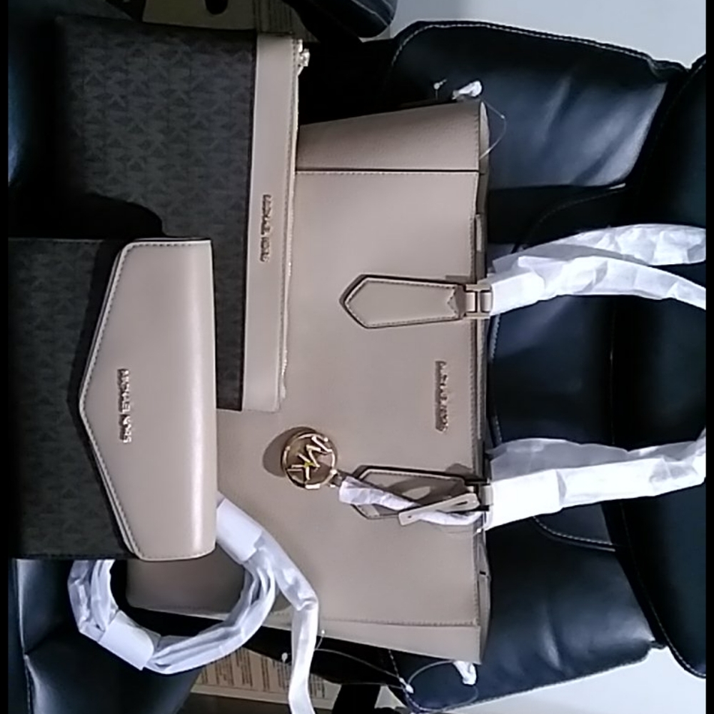 Purses - Picture 2 of 2